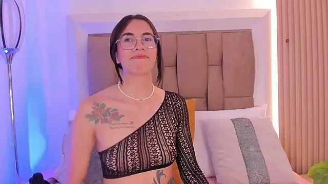 Clarisse28 online show from 10-12-25, 07:02