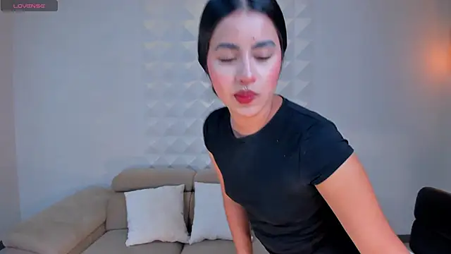 IsabellaHill  online show from 12-06-24, 07:45