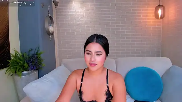 IsabellaHill  online show from 12-20-24, 10:54