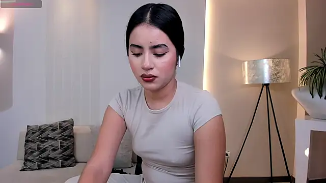 IsabellaHill  online show from 12-22-24, 05:32