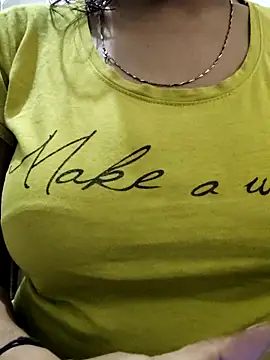 Snapshot of illay_love chatting on 03-14-25, 05:59 illay love online show from 03-14-25, 05:59