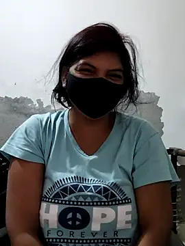 Snapshot of illay_love chatting on 10-20-25, 03:18 illay love online show from 10-20-25, 03:18