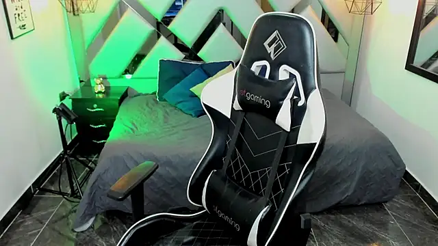 Nahomi-Hill online show from 02-01-25, 11:16