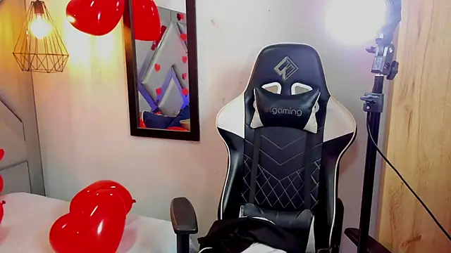 Nahomi-Hill online show from 02-15-25, 04:14