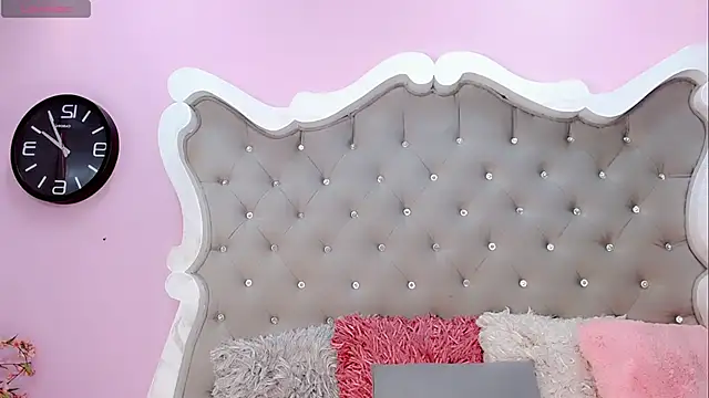 Sophia-Isabella online show from 02-23-25, 07:49