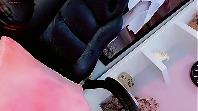 Sophia-Isabella online show from 03-07-25, 01:53