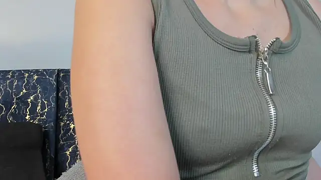 Sophia Lemos online show from 10-24-25, 02:02