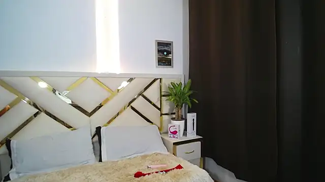 carolineamber  online show from 12-11-24, 03:37