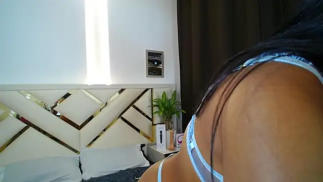 carolineamber  online show from 02-25-25, 10:07