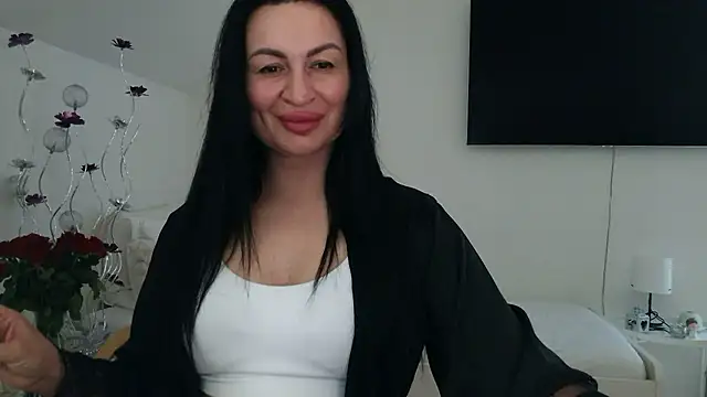Snapshot of Helena7077 chatting on 02-19-25, 11:25 Helena7077 online show from 02-19-25, 11:25