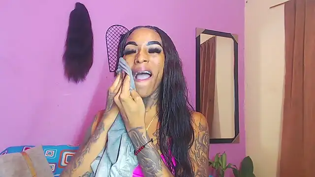 Snapshot of badgirls_cx chatting on 10-18-25, 07:47 badgirls cx online show from 10-18-25, 07:47