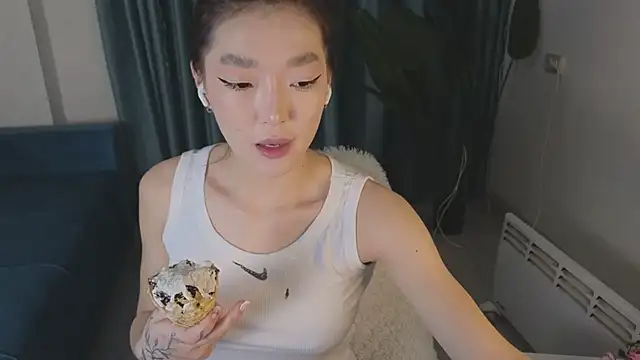 Snapshot of AudreyMell chatting on 03-05-25, 02:45 AudreyMell online show from 03-05-25, 02:45