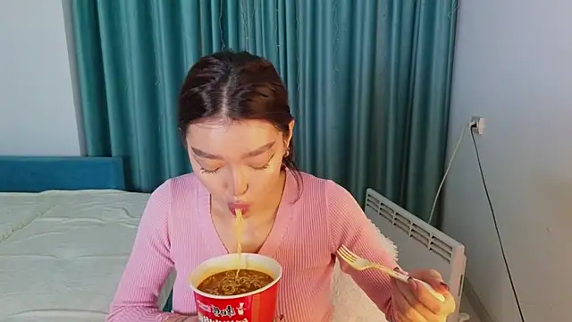 Snapshot of AudreyMell chatting on 10-13-25, 02:06 AudreyMell online show from 10-13-25, 02:06