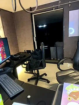 ElaaPerez online show from 10-28-25, 05:59