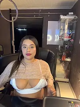 ElaaPerez online show from 02-06-26, 01:25