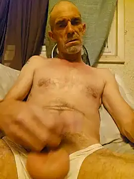 Snapshot of cassinova68 chatting on 12-04-24, 01:25 cassinova68 online show from 12-04-24, 01:25