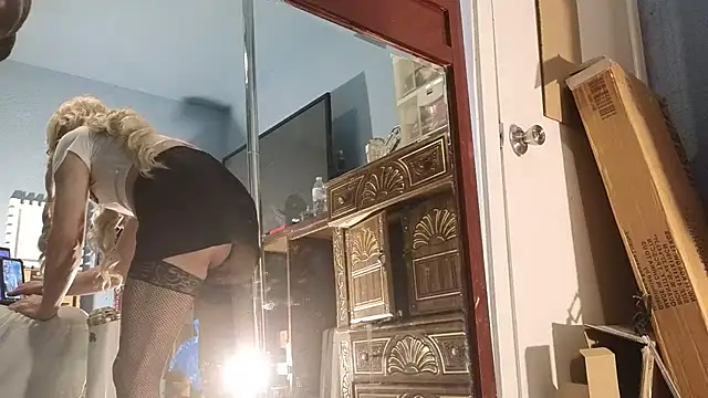 Snapshot of Sandrasaa chatting on 10-31-25, 06:03 Sandrasaa online show from 10-31-25, 06:03