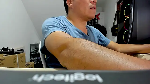 Snapshot of Jhonatan_Morales_S chatting on 10-17-25, 04:15 Jhonatan Morales S online show from 10-17-25, 04:15