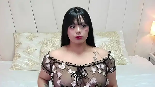 Snapshot of EllieMartini chatting on 02-06-25, 03:37 EllieMartini online show from 02-06-25, 03:37