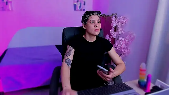 Charlee pink online show from 11-28-25, 04:53