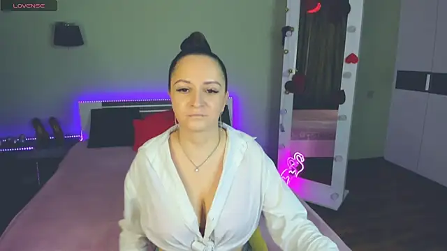 AngellLika online show from 11-16-25, 05:13