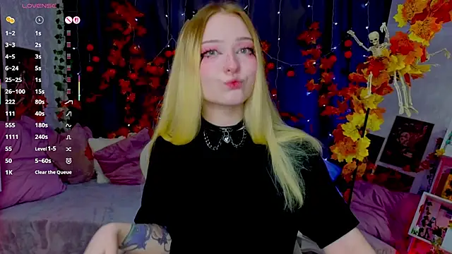 ElswythCovil online show from 10-21-25, 04:02