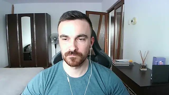 Snapshot of mu5clemania2 chatting on 05-17-26, 03:52 mu5clemania2 online show from 05-17-26, 03:52