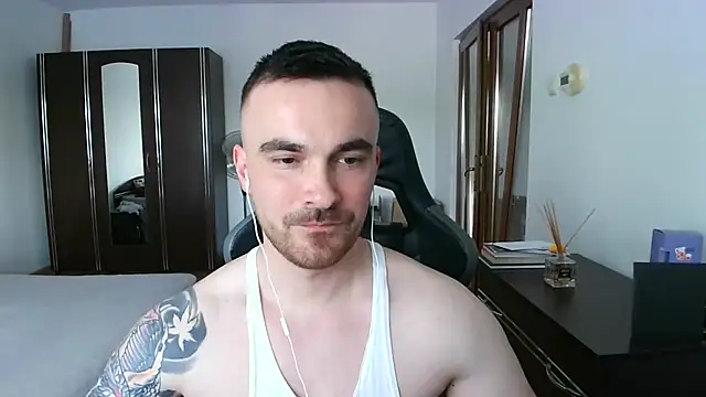 Snapshot of mu5clemania2 chatting on 05-19-26, 02:56 mu5clemania2 online show from 05-19-26, 02:56