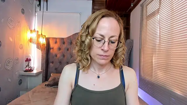 Snapshot of SammySanders chatting on 02-13-25, 04:07 SammySanders online show from 02-13-25, 04:07