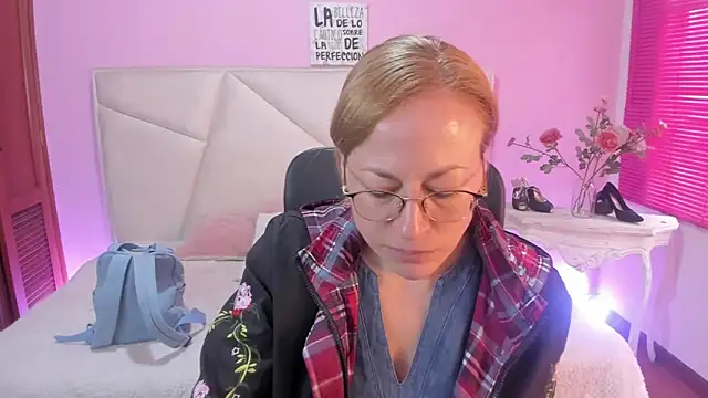 Snapshot of SammySanders chatting on 06-15-26, 12:18 SammySanders online show from 06-15-26, 12:18