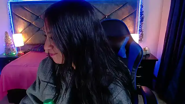 Snapshot of Julietacollins06 chatting on 12-18-25, 12:33 Julietacollins06 online show from 12-18-25, 12:33