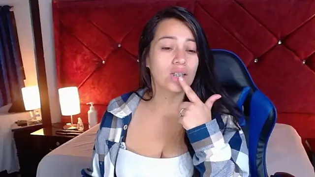 Snapshot of Julietacollins06 chatting on 03-04-26, 01:06 Julietacollins06 online show from 03-04-26, 01:06