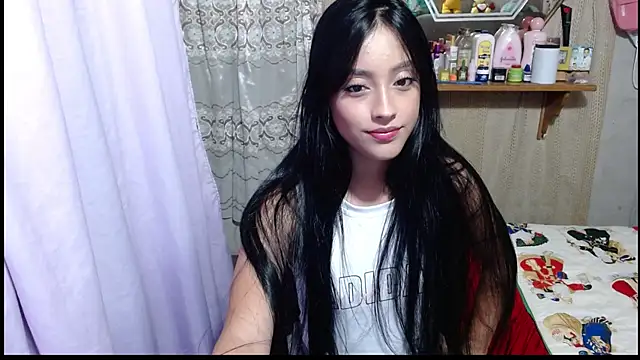 Snapshot of Lunawillis chatting on 11-28-25, 10:34 Lunawillis online show from 11-28-25, 10:34