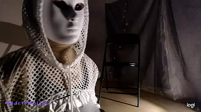Snapshot of madcrumblepie chatting on 12-15-24, 06:04 madcrumblepie online show from 12-15-24, 06:04