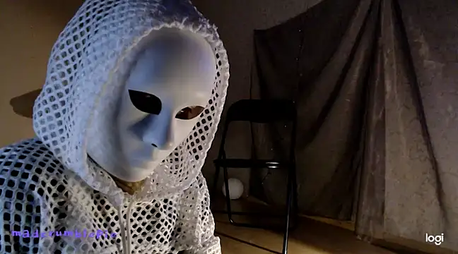 Snapshot of madcrumblepie chatting on 12-22-24, 08:03 madcrumblepie online show from 12-22-24, 08:03