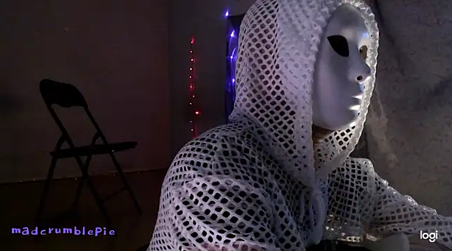Snapshot of madcrumblepie chatting on 01-09-25, 07:40 madcrumblepie online show from 01-09-25, 07:40