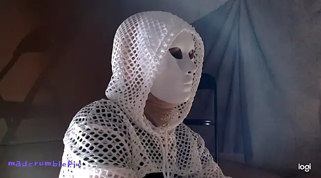 Snapshot of madcrumblepie chatting on 01-21-25, 08:32 madcrumblepie online show from 01-21-25, 08:32