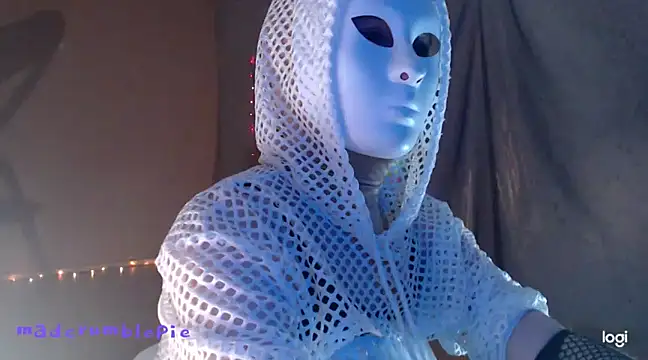 Snapshot of madcrumblepie chatting on 01-28-25, 07:42 madcrumblepie online show from 01-28-25, 07:42