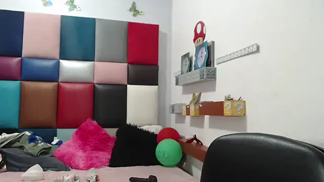 lily jamesx online show from 01-24-25, 02:18