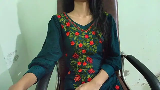 Snapshot of Srabontii chatting on 03-05-25, 06:23 Srabontii online show from 03-05-25, 06:23