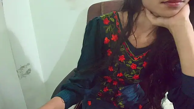 Snapshot of Srabontii chatting on 03-06-25, 01:37 Srabontii online show from 03-06-25, 01:37