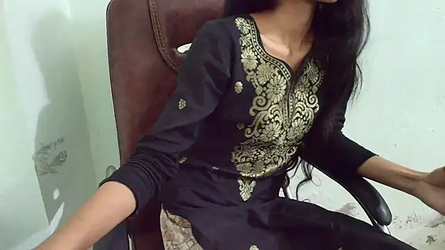 Snapshot of Srabontii chatting on 03-19-25, 01:32 Srabontii online show from 03-19-25, 01:32