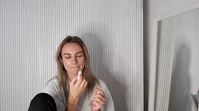 Milla  one online show from 11-12-25, 01:55