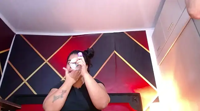 Snapshot of CindyandCarlo chatting on 01-10-25, 04:51 CindyandCarlo online show from 01-10-25, 04:51