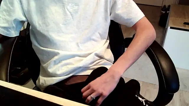 ElViko11 online show from 10-30-25, 08:38