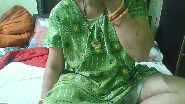 Snapshot of couplesuni chatting on 10-26-25, 02:01 couplesuni online show from 10-26-25, 02:01