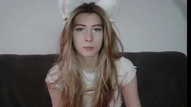 ErikaShyy online show from 01-31-25, 10:52