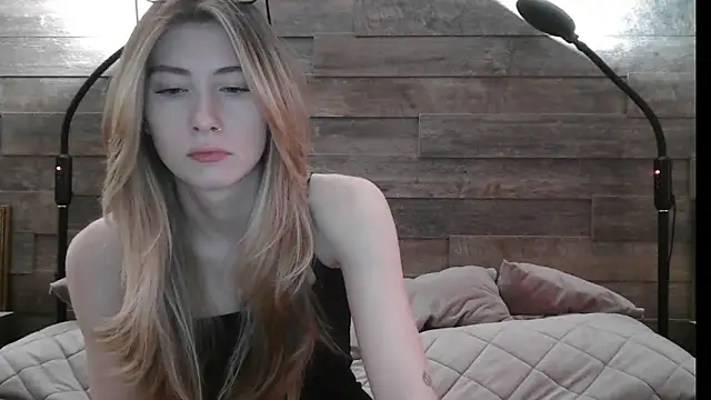 ErikaShyy online show from 02-21-25, 07:23