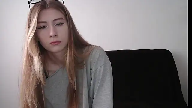 ErikaShyy online show from 09-19-25, 10:16