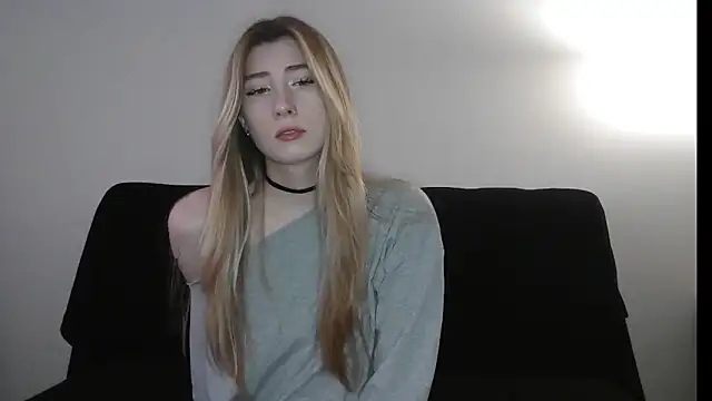 ErikaShyy online show from 12-15-25, 11:14